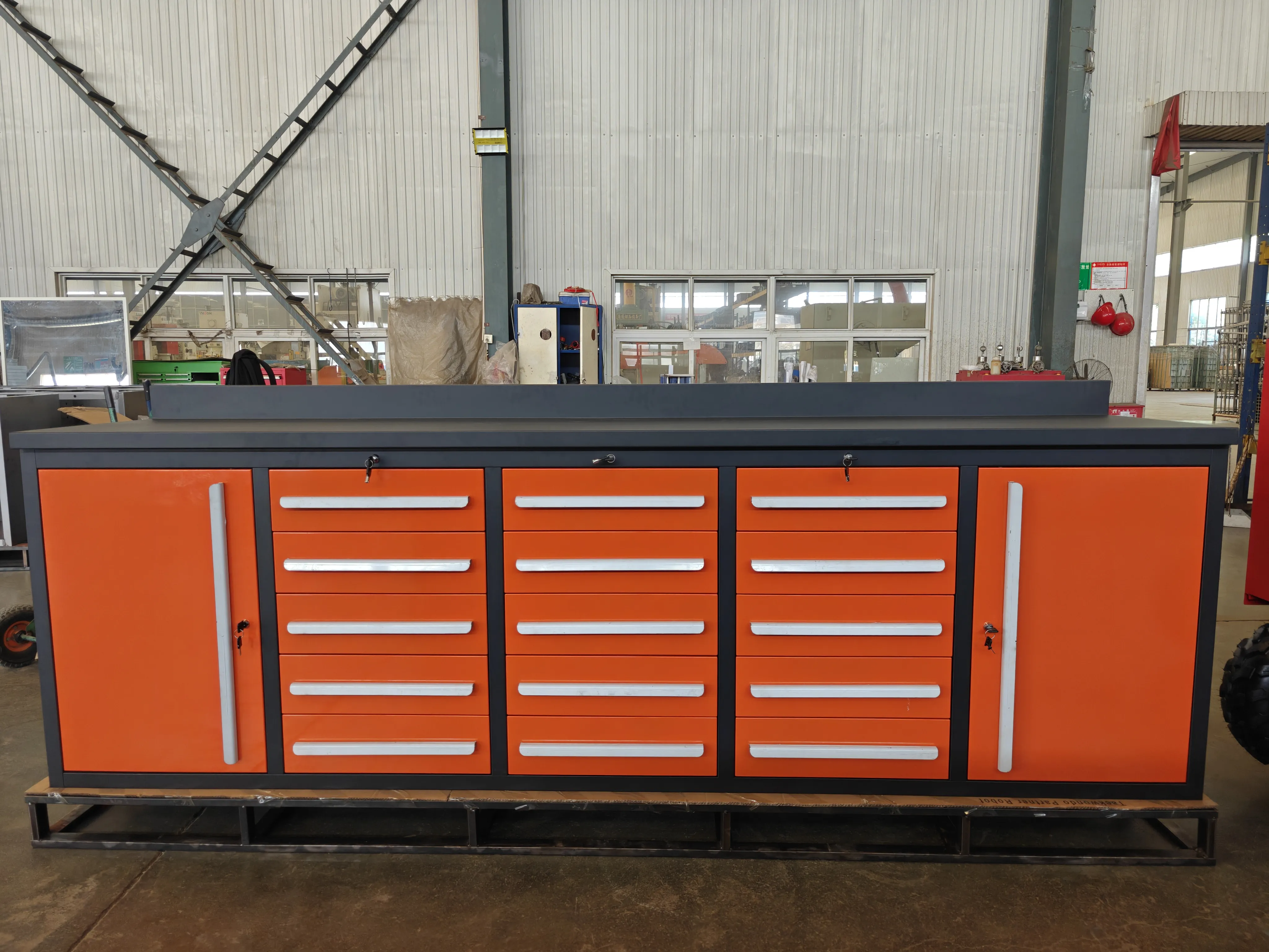 Cad iad na gnéithe de bhinse oibre Orange Tool?